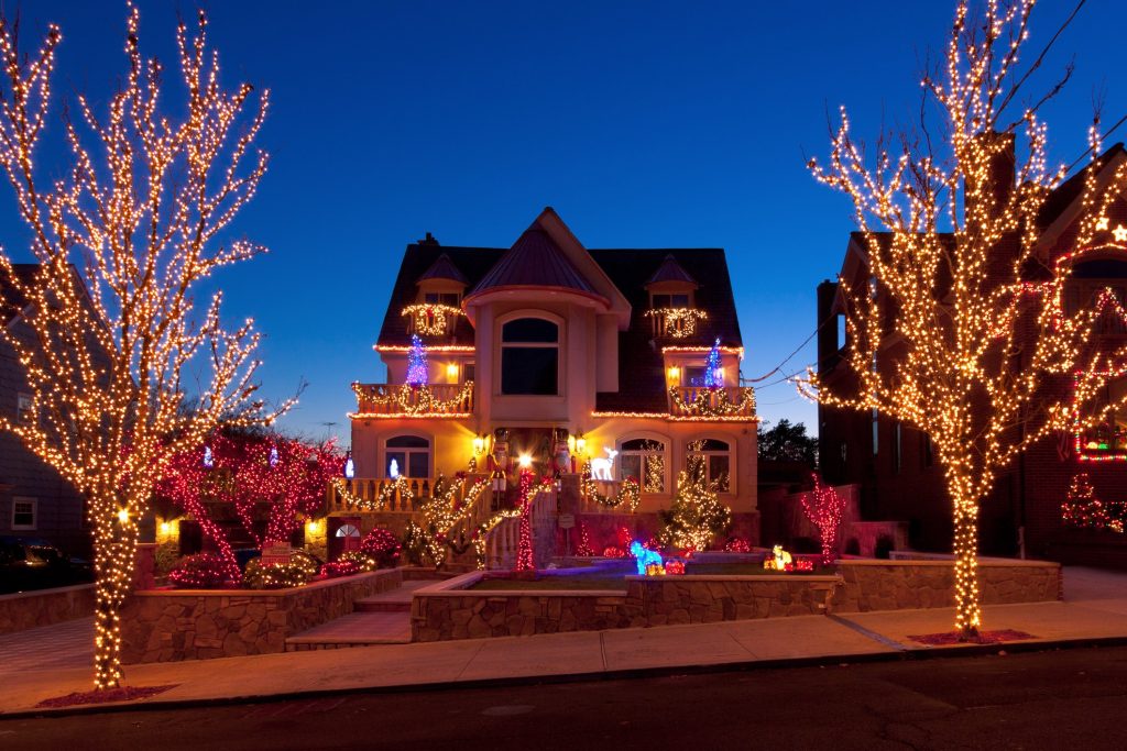 Safety Tips for Hanging Holiday Lights by Zaman Roofing | Best Roofers near Central CT